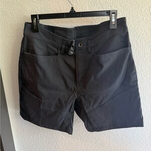 Mountain Hardwear Men’s navy Shorts